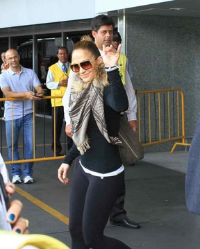 Jeniffer Lopez chega ao Rio (Foto: Francisco Silva / Ag. News)