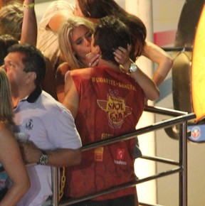 Bia beija muito em trio de Salvador (Foto: Ag. News)