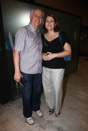Milton Leite e a mulher na estréia da peça de Carol Hubner em SP (Foto: Manuela Scarpa/Photo Rio News)