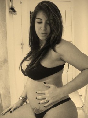 Priscila Pires aos quatro meses de gravidez (Foto: Reprodução/Twitter)