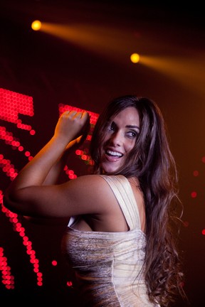 Nicole Bahls grava o clipe da música ‘Não foge’ da dupla sertaneja Marcos e Cláudio em São Paulo (Foto: Divulgação)