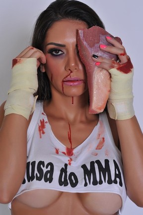 Graciella Carvalho posa para ensaio como ring girl (Foto: Cacau Oliver/Divulgação)