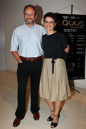 Ernesto Paglia e Sandra Annenberg vão ao teatro em São Paulo (Foto: Manuela Scarpa/Photo Rio News)