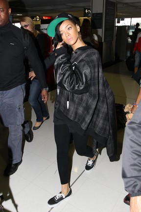 Rihanna no aeroporto de Sidney, na Austrália (Foto: Grosby Group/ Agência)