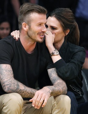 David e Victoria Beckham assistem a jogo de basquete em Los Angeles, nos Estados Unidos (Foto: Reuters/ Agência)