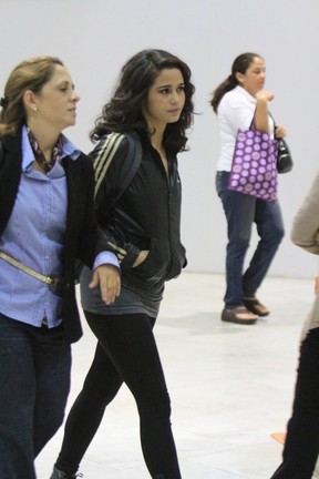 Nanda Costa no aeroporto Santos Dumont, no Rio (Foto: Rodrigo dos Anjos / Ag. News)