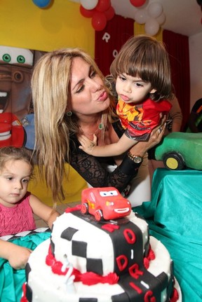Miryan Martin faz festa para comemorar os dois anos do filho Rodrigo em casa de festa no Rio (Foto: Anderson Borde/ Ag. News)