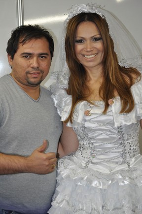Xand e Solange Almeida, do Aviões do Forró, em show em Caruaru, em Pernambuco (Foto: Divulgação)