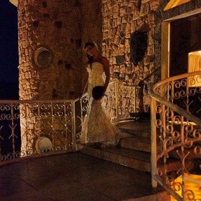 Ex-BBB Fabiana posa vestida de noiva (Foto: Twitter/ Reprodução)