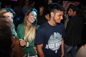 Bruno Gissoni com a namorada (Foto: Danilo Carvalho / AgNews)