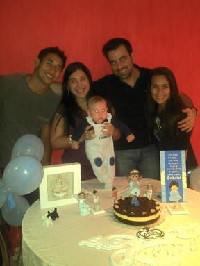 Priscila Pires comemora quatro meses do filho, Gabriel. (Foto: Reprodução/Twitter)