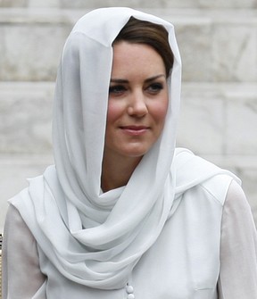 Kate Middleton em mesquita na Malásia (Foto: Reuters/Agência)