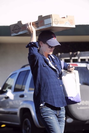 Jennifer Garner vai a feira em Los Angeles, nos Estados Unidos (Foto: Grosby Group/ Agência)