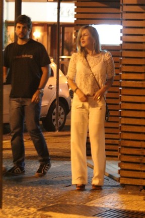 Claudia Leitte com o marido, Márcio Pedreira, em restaurante no Leblon, Zona Sul do Rio (Foto: Rodrigo dos Anjos / Ag. News)