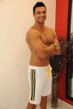 Gustavo Salyer posa para marca de roupas (Foto: Divulgação)