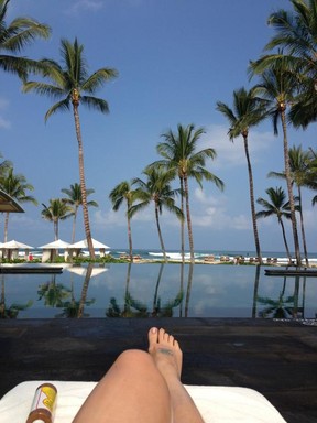 Kelly Osbourne relaxando (Foto: Reprodução/Twitter)