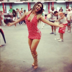 Graciella Carvalho na quadra da X-9 Paulistana (Foto: Instagram/ Reprodução)