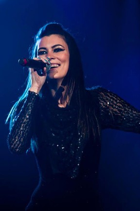 Natália Subtil durante show no México (Foto: Dilvugação/Arquivo Pessoal)