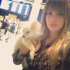 Ex-BBB Adriana em aeroporto do Rio (Foto: Instagram/ Reprodução)