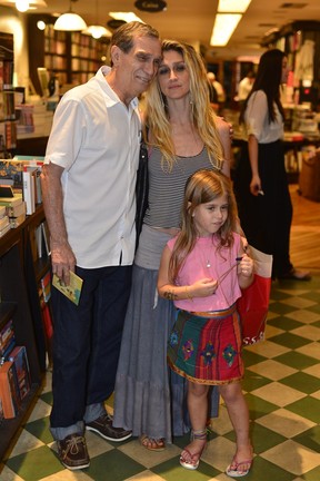 Amora Mautner com a filha, Júlia, em lançamento de CD do pai, Jorge Mautner, no Rio (Foto: André Muzell / Ag. News)