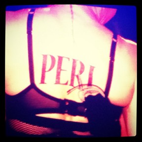 Madonna com a palavra 'periguete' desenhada nas costas (Foto: Instagram/ Reprodução)