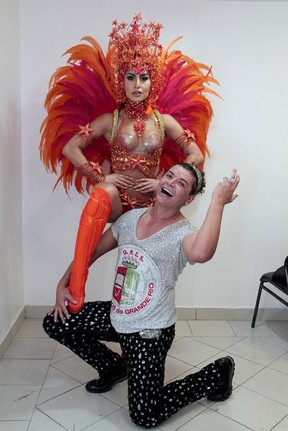 Sabrina Sato e David Brazil em gravação de clipe de carnaval no Rio (Foto: Isac Luz/ EGO)