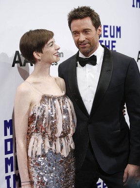 Anne Hathaway em homenagem a Hugh Jackman em Nova York, nos Estados Unidos (Foto: Carlo Allegri/ Reuters/ Agência)