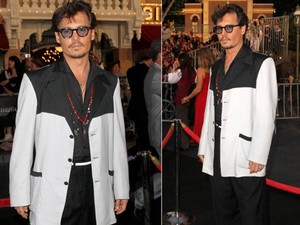 Johnny Depp apareceu de visual novo na première do filme 'Piratas do Caribe 4' (Foto: AFP / Agência)