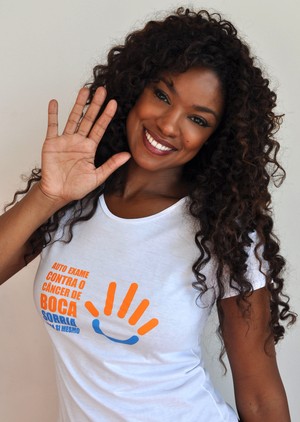 Cris Vianna posou para a Campanha Nacional Contra o Câncer de Boca “Sorria para si mesmo” (Foto: Divulgação)