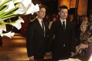Carlos Tufvesson e André Piva se casam (Foto: Isac Luz/EGO)