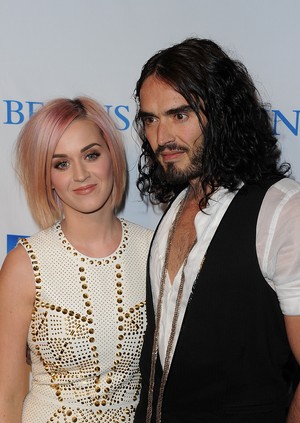 Katy Perry e o marido Russell Brand em evento beneficente em Los Angeles, nos Estados Unidos (Foto: Getty Images/ Agência)