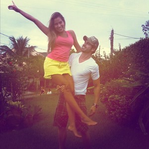 Ex-BBBs Adriana e Rodrigão comemoram nove meses de namoro (Foto: Reprodução/Twitter)