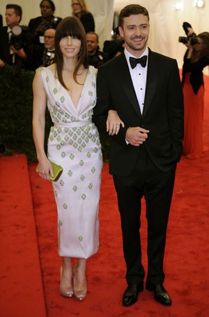 Justin Timberlake e Jessica Biel no baile da gala do Metropolitan em Nova York, nos Estados Unidos (Foto: AFP/ Agência)
