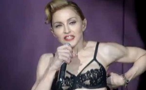 Madonna se apresenta em Roma, na Itália (Foto: Reprodução/YouTube)
