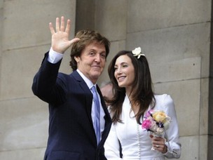 Paul McCartney e sua terceira mulher, Nancy Shevell (Foto: AFP/Agência)