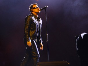 Bono canta em show do U2 em São Paulo (Foto: Iwi Onodera / Ego)