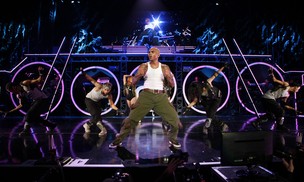 Chris Brown se apresenta com a turnê ‘The F.A.M.E.’ em Los Angeles, nos Estados Unidos. (Foto: Reuters/ Agência)