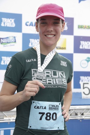 Adriana Birolli participa de corrida em São Paulo (Foto: Amauri Nehn/Agnews)