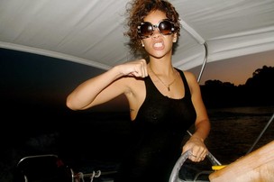 Rihanna durante suas férias em agosto de 2011 (Foto: Facebook/ Reprodução)