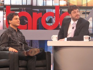 Frejat durante entrevista a programa de TV (Foto: Felipe Pessota / Band / Divulgação)