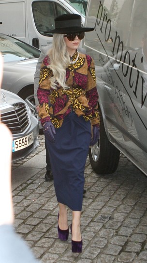 Lady Gaga deixando hotel em Londres (Foto: Getty Images)