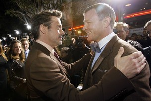Robert Downey Jr. com o diretor Guy Ritchie na première de ‘Sherlock Homes: O jogo de sombras’ em Los Angeles, nos Estados Unidos (Foto: Reuters/ Agência)