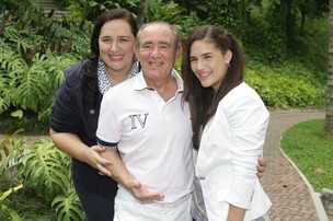 Renato Aragão com a filha e a mulher (Foto: Raphael Mesquita/Photo Rio News)