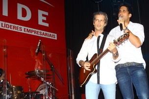 Victor e Leo cantam na 9ª edição do 'Natal do Bem' em São Paulo (Foto: Iwi Onodera/ EGO)