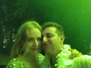 Angélica e Luciano Huck em sua festa de Réveillon (Foto: Reprodução / Twitter)