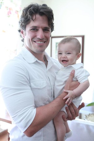 João Maurício com o filho mais novo (Foto: Reprodução / Facebook)
