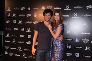 Alinne Moraes e Felipe Simão (Foto: Alex Palarea  / AgNews)