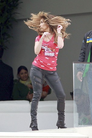 Jennifer Lopez em gravação em Los Angeles, nos EUA (Foto: Honopix)