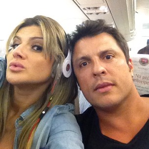 Mirella Santos posta foto ao lado de Ceará em avião (Foto: Reprodução/Twitter)
