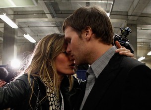 Gisele Bündchen consola Tom Brady (Foto: Getty Images/Agência)